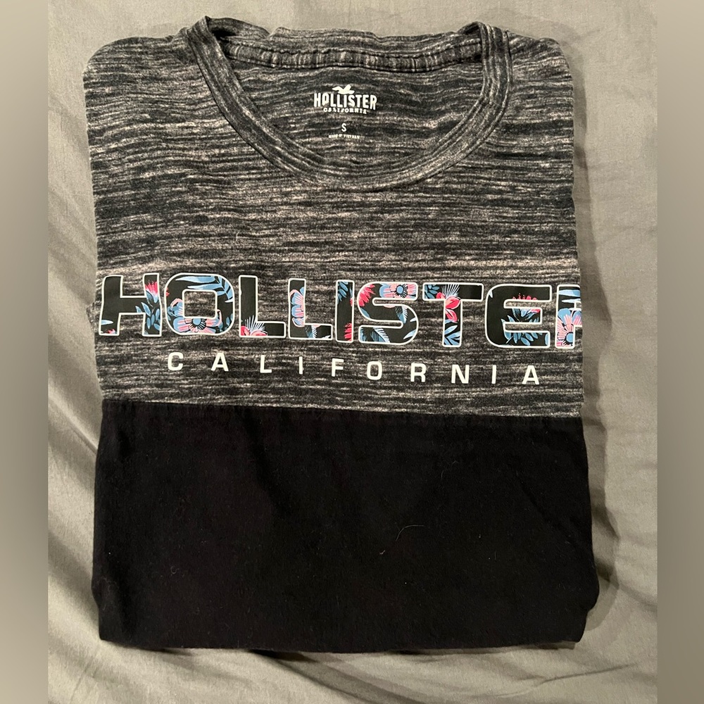 Men’s Hollister Tee Shirt